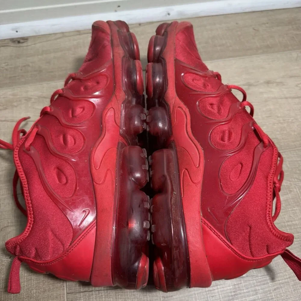 Nike Air VaporMax Plus Men’s 12 Triple Red Shoes Athletic Sneakers CW6973-600